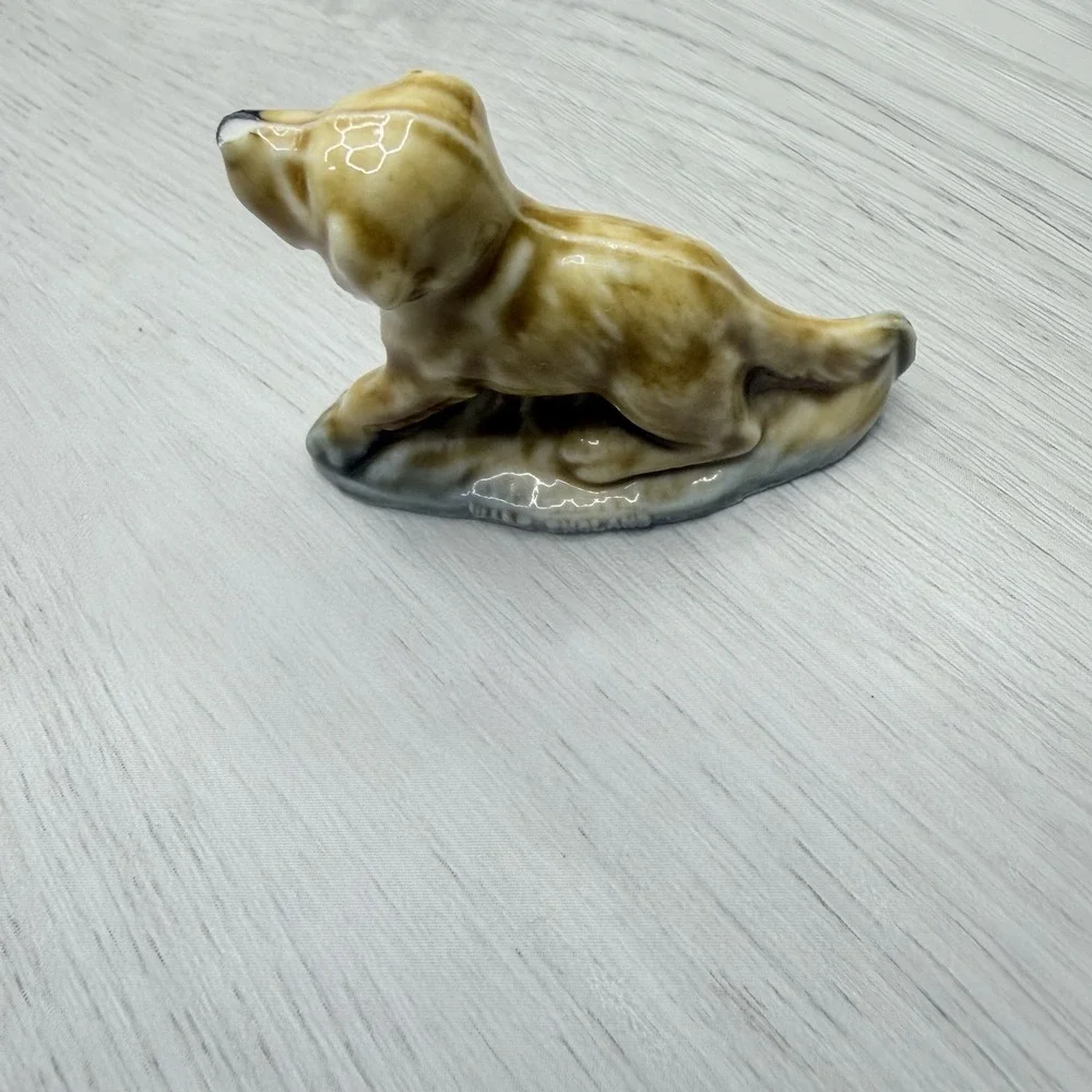 Wade England Porcelain Dog Figurine Golden Retriever Spaniel Oval Base 2 inch